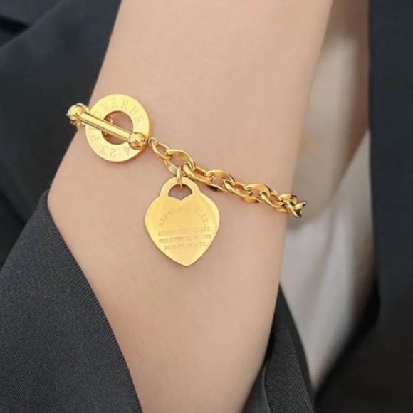 Golden Chain With Heart Bracelet - Picture 1 of 8